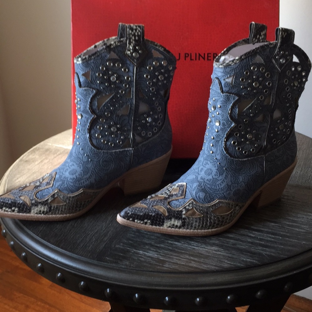 Donald Pliner  Sami Boots